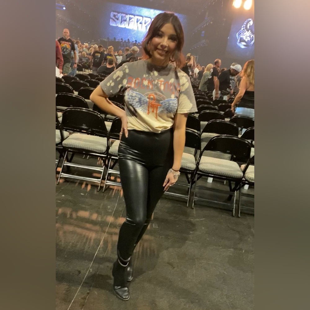 Pleather pants super stretchy in good condition